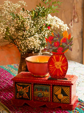 Load image into Gallery viewer, Magical Pop Up Lion Vase Greetings Card